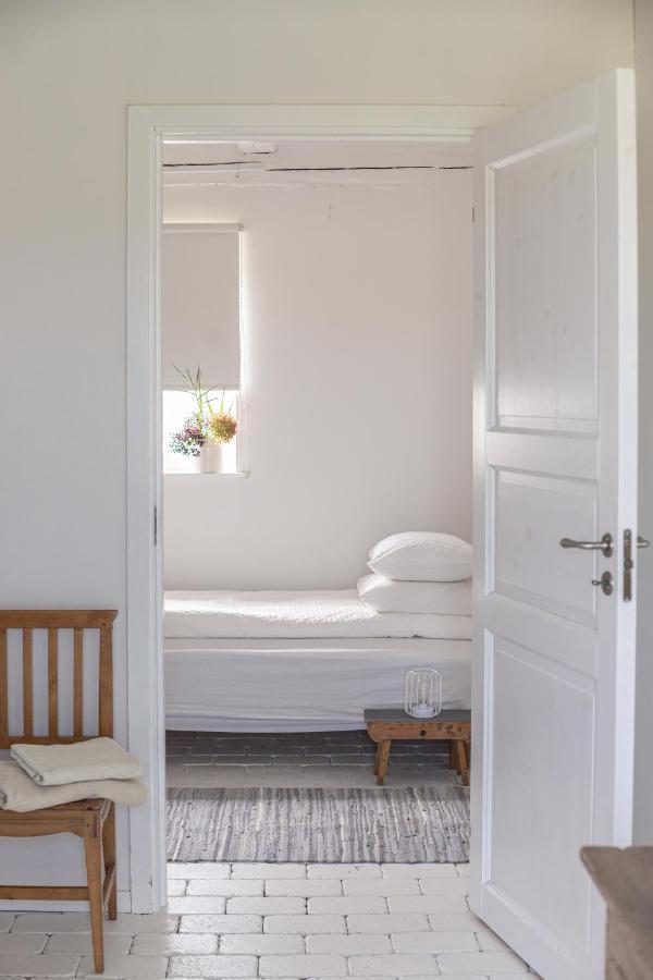 Red Bird Farm Bed and Breakfast Ystad Εξωτερικό φωτογραφία