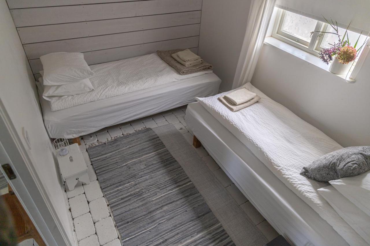 Red Bird Farm Bed and Breakfast Ystad Εξωτερικό φωτογραφία