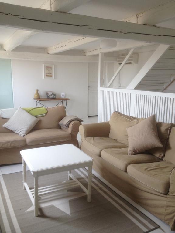 Red Bird Farm Bed and Breakfast Ystad Εξωτερικό φωτογραφία