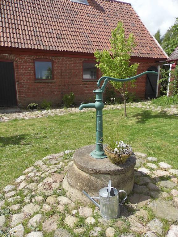Red Bird Farm Bed and Breakfast Ystad Εξωτερικό φωτογραφία