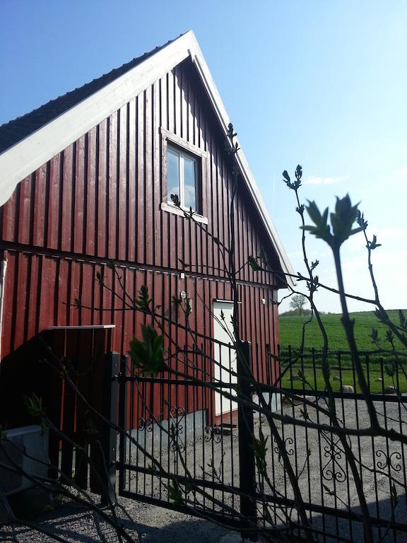 Red Bird Farm Bed and Breakfast Ystad Εξωτερικό φωτογραφία